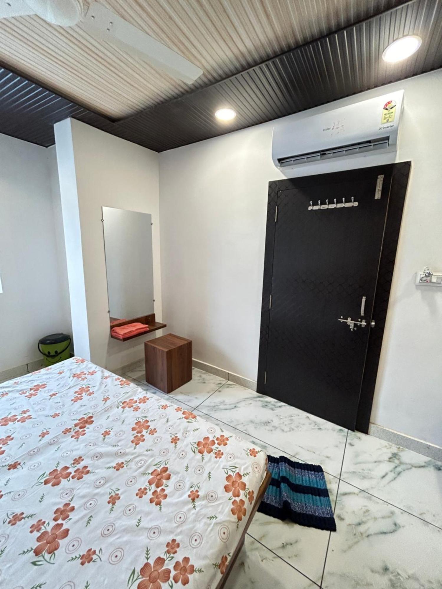 Hotel Shree Sidhi Vinayak 乌贾因 外观 照片